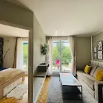 Proche Chateau De Versailles Avec Balcon Vu Sur Une Foret Et Parking Gratuit Pour 5 Personnes Maximum