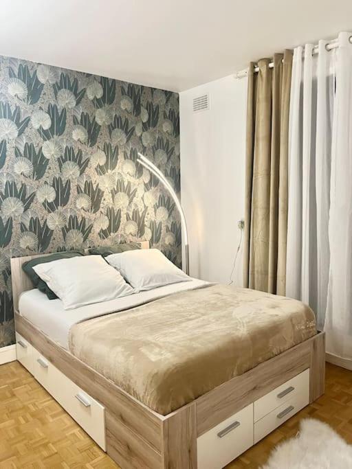 Proche Chateau De Avec Balcon Vu Sur Foret Et Parking Gratuit Pour 5 Personnes Maximum Appartamento