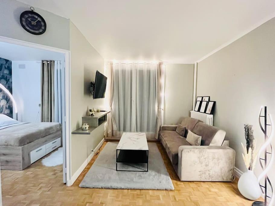 Proche Chateau De Avec Balcon Vu Sur Foret Et Parking Gratuit Pour 5 Personnes Maximum Appartamento Versailles