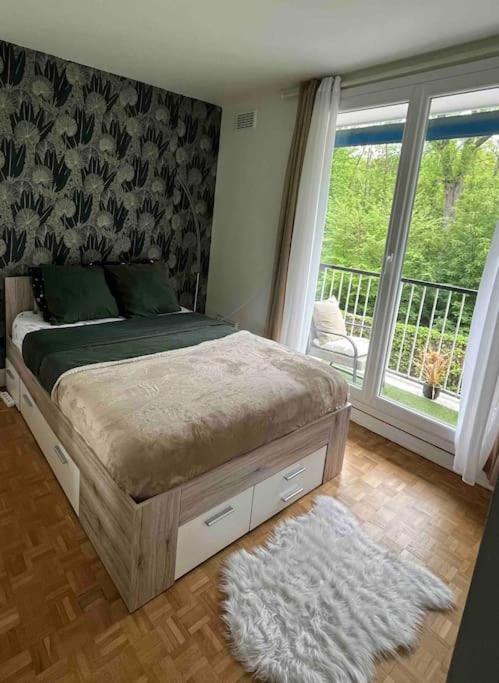 Proche Chateau De Avec Balcon Vu Sur Foret Et Parking Gratuit Pour 5 Personnes Maximum