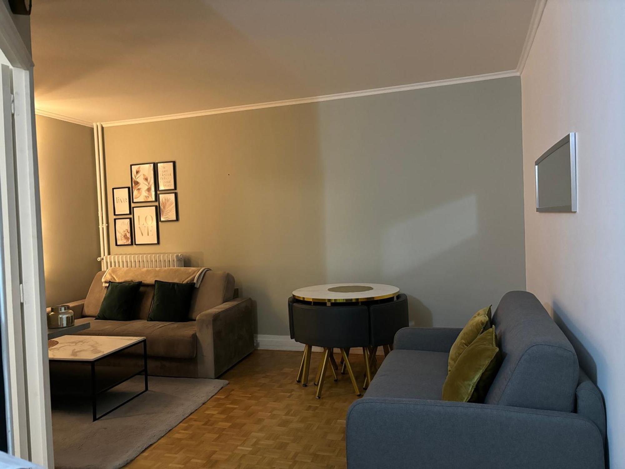 Proche Chateau De Avec Balcon Vu Sur Foret Et Parking Gratuit Pour 5 Personnes Maximum Appartamento