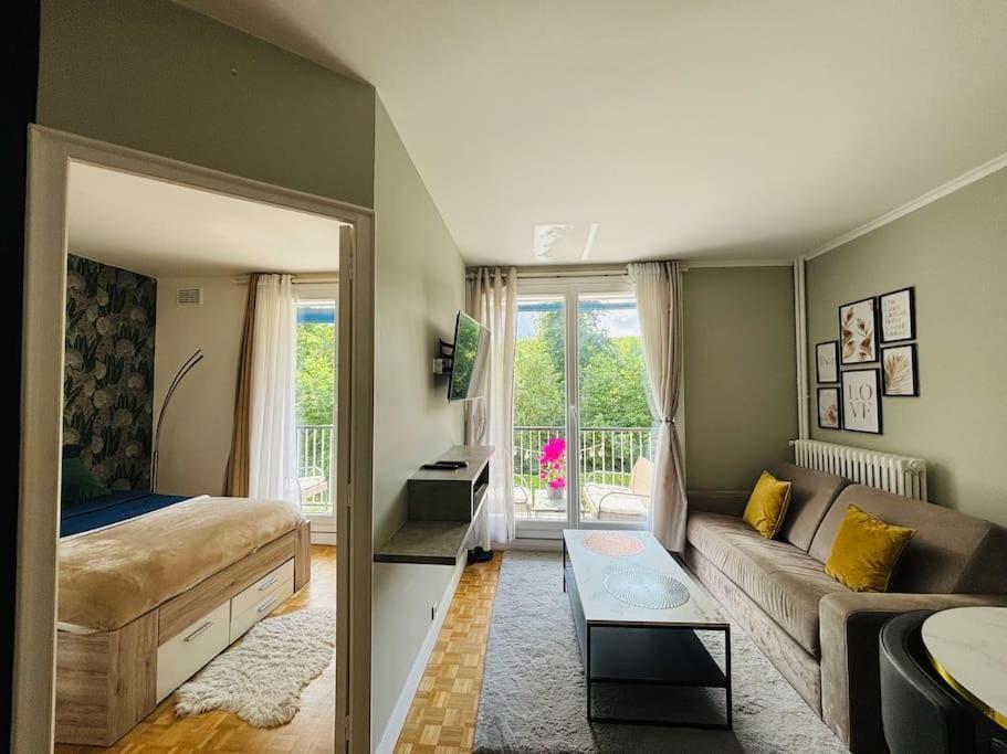 Proche Chateau De Avec Balcon Vu Sur Foret Et Parking Gratuit Pour 5 Personnes Maximum * Versailles